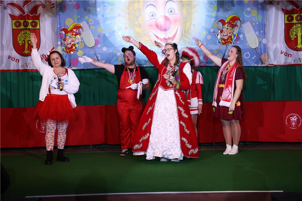 Eindrücke von Weiberfastnacht im Festzelt in Selm 2023