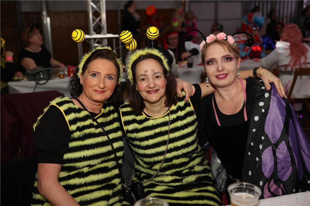 Eindrücke von Weiberfastnacht im Festzelt in Selm 2023