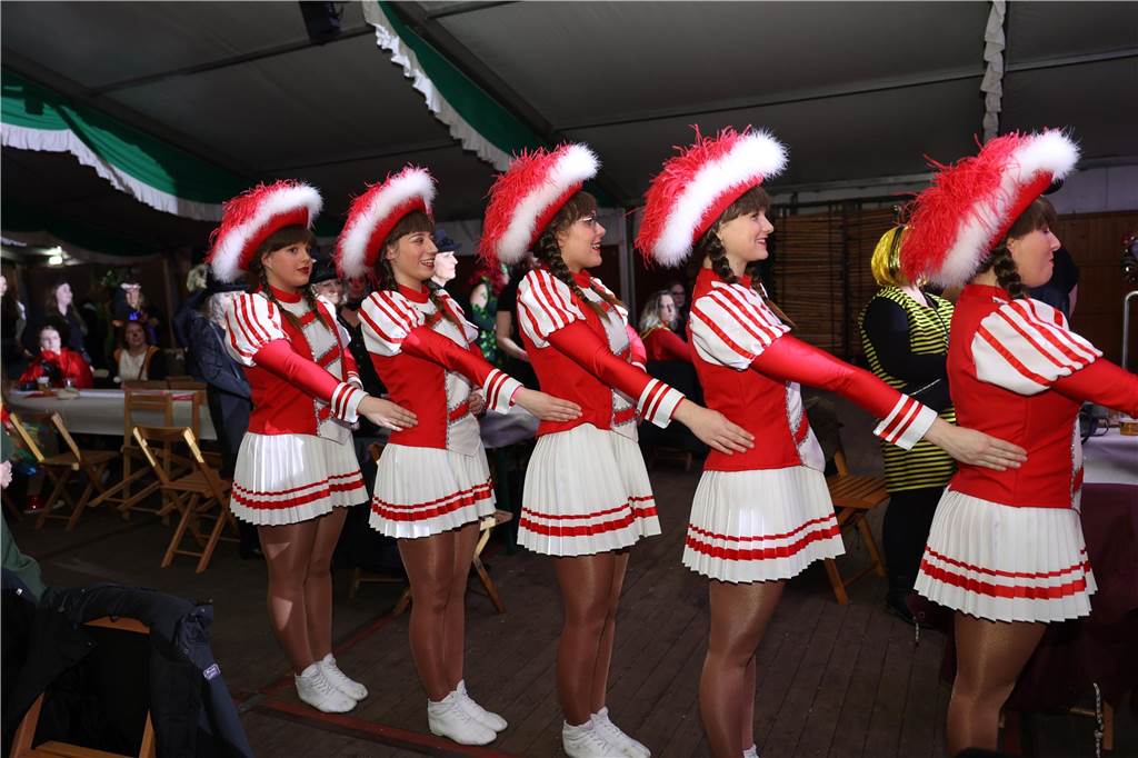 Eindrücke von Weiberfastnacht im Festzelt in Selm 2023