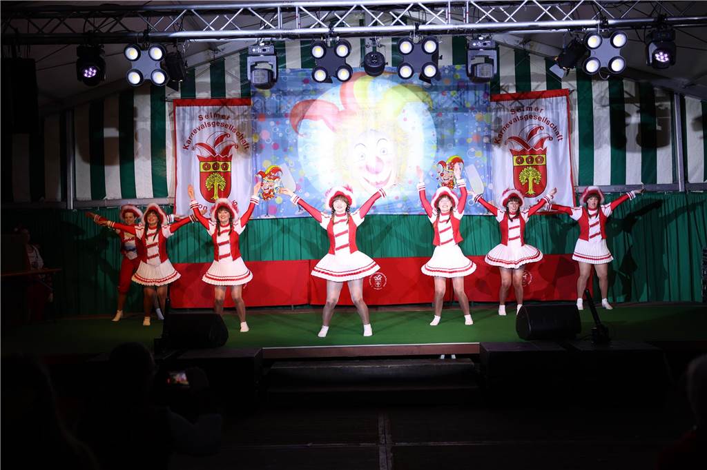 Eindrücke von Weiberfastnacht im Festzelt in Selm 2023