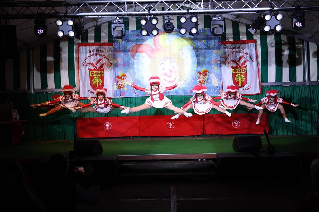 Eindrücke von Weiberfastnacht im Festzelt in Selm 2023