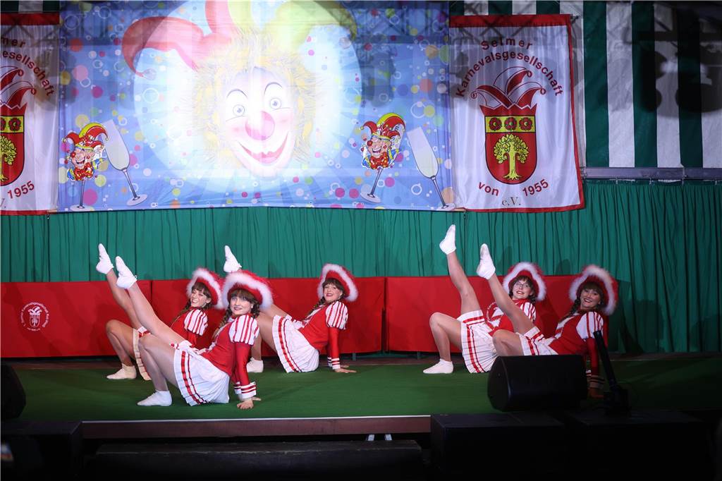 Eindrücke von Weiberfastnacht im Festzelt in Selm 2023