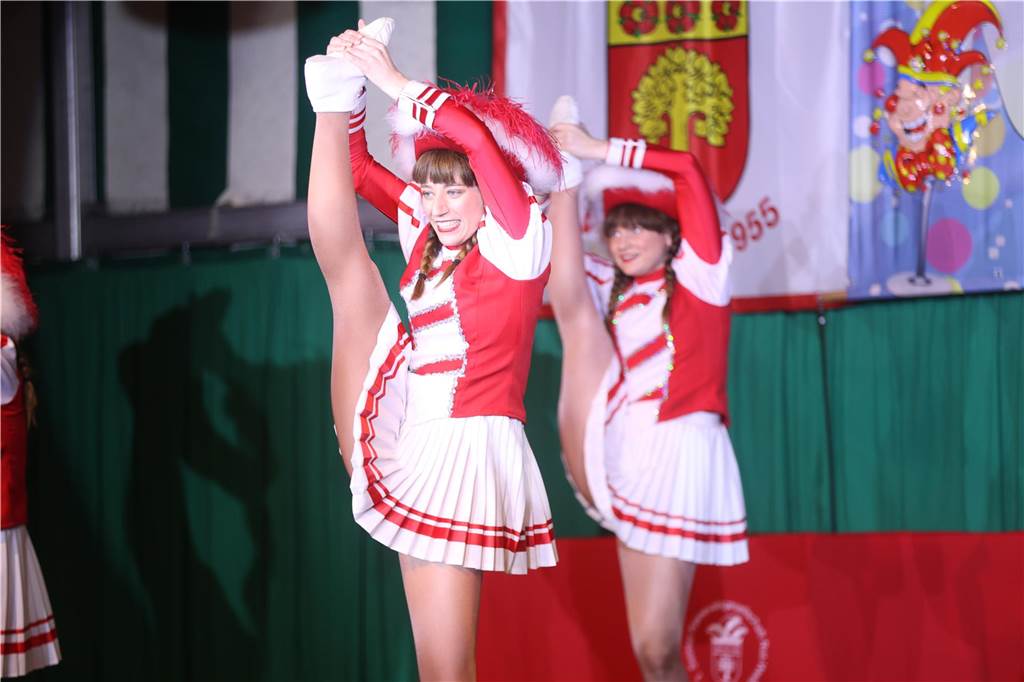 Eindrücke von Weiberfastnacht im Festzelt in Selm 2023