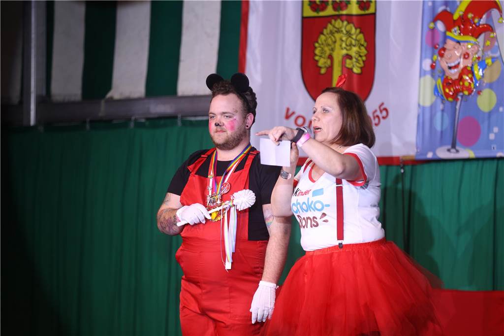 Eindrücke von Weiberfastnacht im Festzelt in Selm 2023