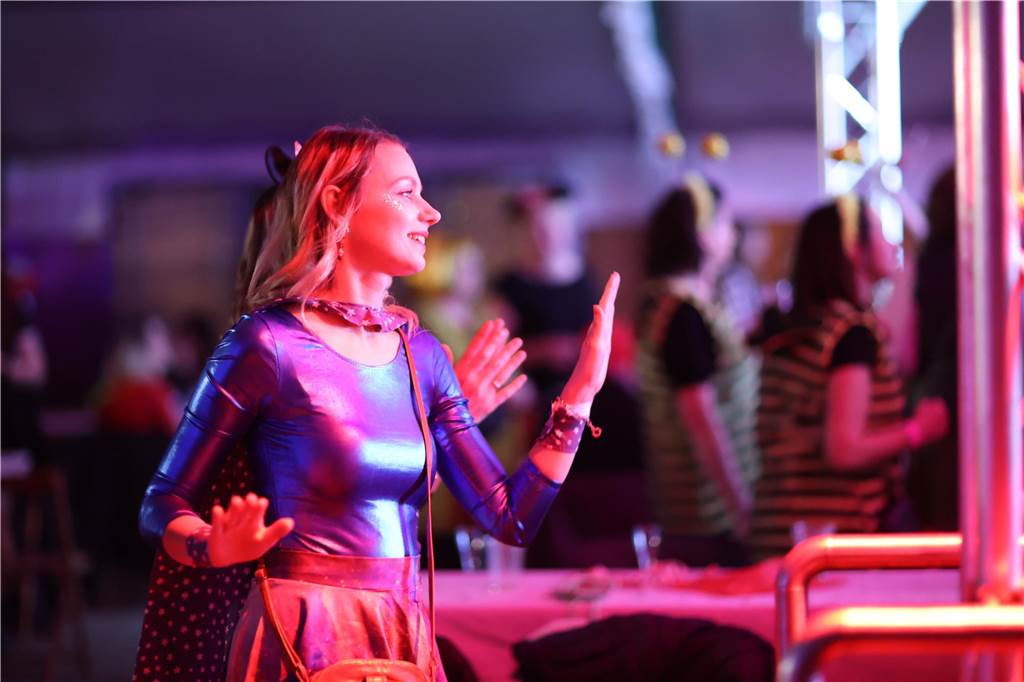 Eindrücke von Weiberfastnacht im Festzelt in Selm 2023