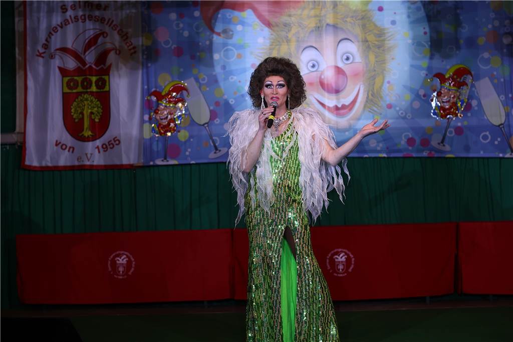 Eindrücke von Weiberfastnacht im Festzelt in Selm 2023