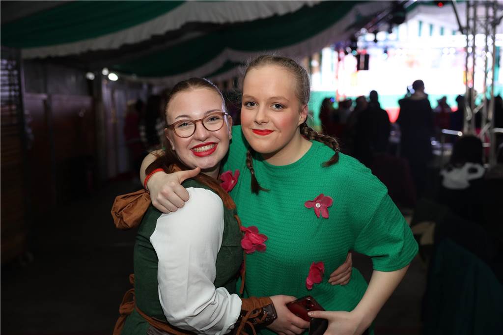 Eindrücke von Weiberfastnacht im Festzelt in Selm 2023