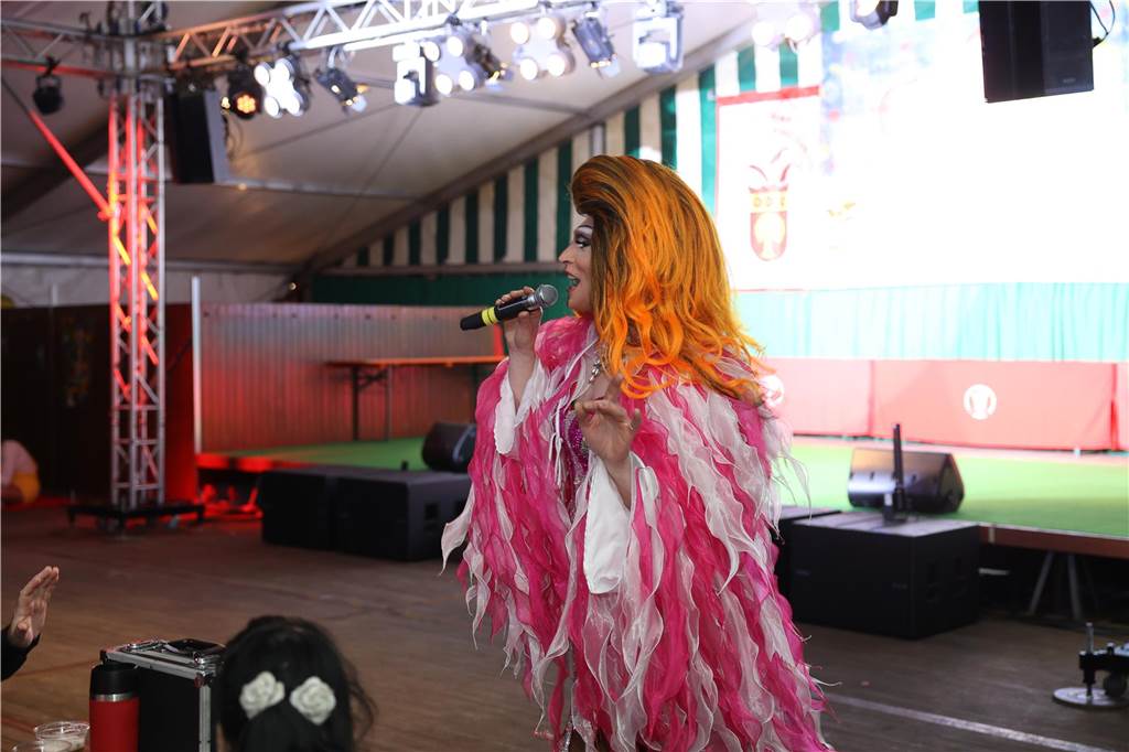 Eindrücke von Weiberfastnacht im Festzelt in Selm 2023