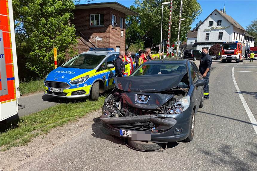 Unfall auf der B 58: Autofahrerin verletzt, Verursacher flüchtete Eine 29-jährige Dorstener wurde bei einem Unfall verletzt und kam ins Krankenhaus.