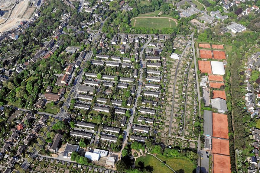 Immobilien: Preise steigen, Angebot sinkt Eine ältere Reihenhaussiedlung im Hörder Norden. Bei Häusern, die nicht mehr kosten als 300.000 Euro, stehen die Käufer Schlange.
