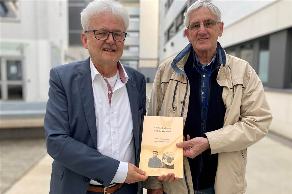 Wie ein Dortmunder Lehrer seine Nazi-Vergangenheit vertuschte Eine ausführliche Dokumentation über ihren Ex-Lehrer mit NS-Vergangenheit haben Prof. Peter Kleinschmidt und Ulrich Schoen-Sanders zusammengestellt.