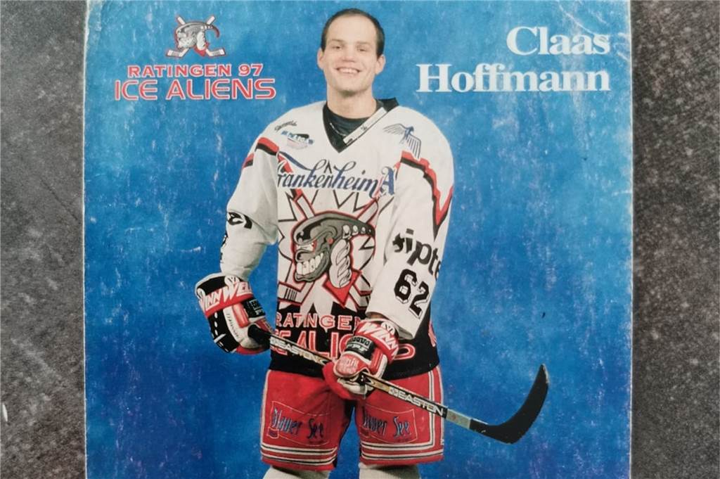 Wie ein Ex-Eishockey-Profi helfen will, Wickedes Gegentorflut zu stoppen Eine Autogrammkarte aus der Eishockey-Zeit von Claas Hoffmann bei den Ratinger Ice Aliens.