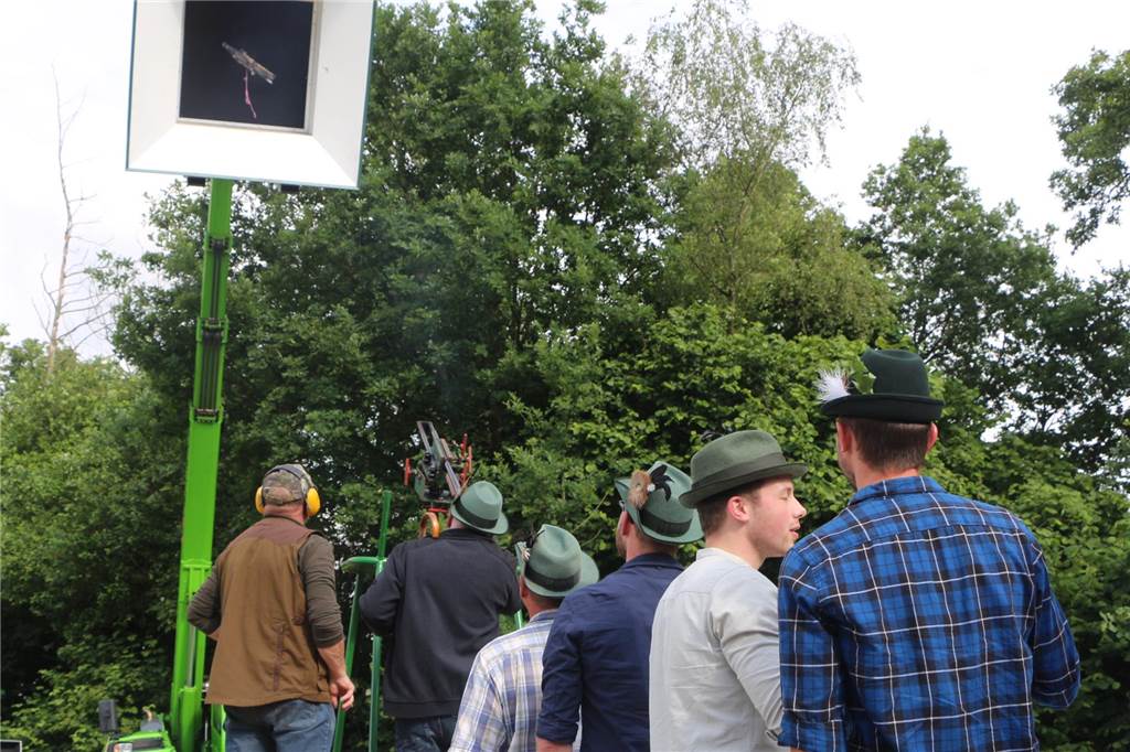 Viele Fotos : Riesenstimmung beim Averbecker Schützenfest nach Rekord-Regentschaft Eine besondere Atmosphäre herrschte am Fronleichnamstag an der Averbecker Schirmschoppe.