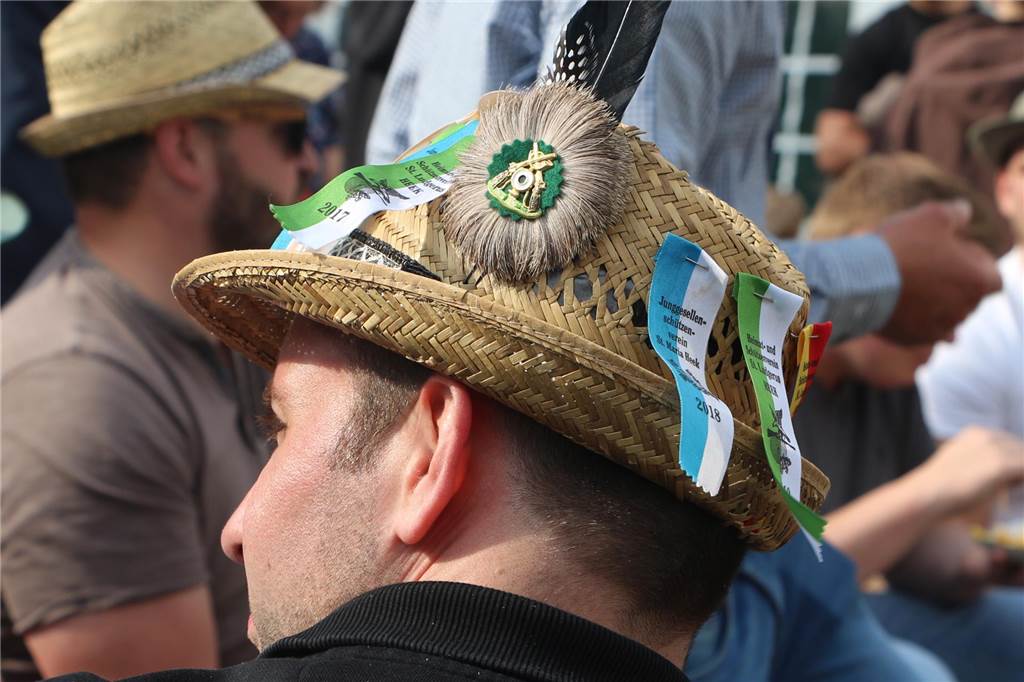 Viele Fotos : Riesenstimmung beim Averbecker Schützenfest nach Rekord-Regentschaft Eine besondere Atmosphäre herrschte am Fronleichnamstag an der Averbecker Schirmschoppe.