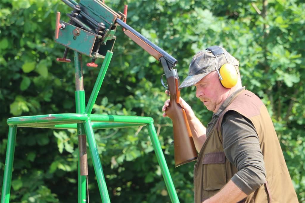 Viele Fotos : Riesenstimmung beim Averbecker Schützenfest nach Rekord-Regentschaft Eine besondere Atmosphäre herrschte am Fronleichnamstag an der Averbecker Schirmschoppe.