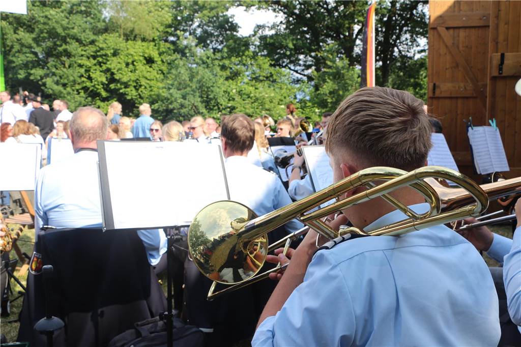Viele Fotos : Riesenstimmung beim Averbecker Schützenfest nach Rekord-Regentschaft Eine besondere Atmosphäre herrschte am Fronleichnamstag an der Averbecker Schirmschoppe.