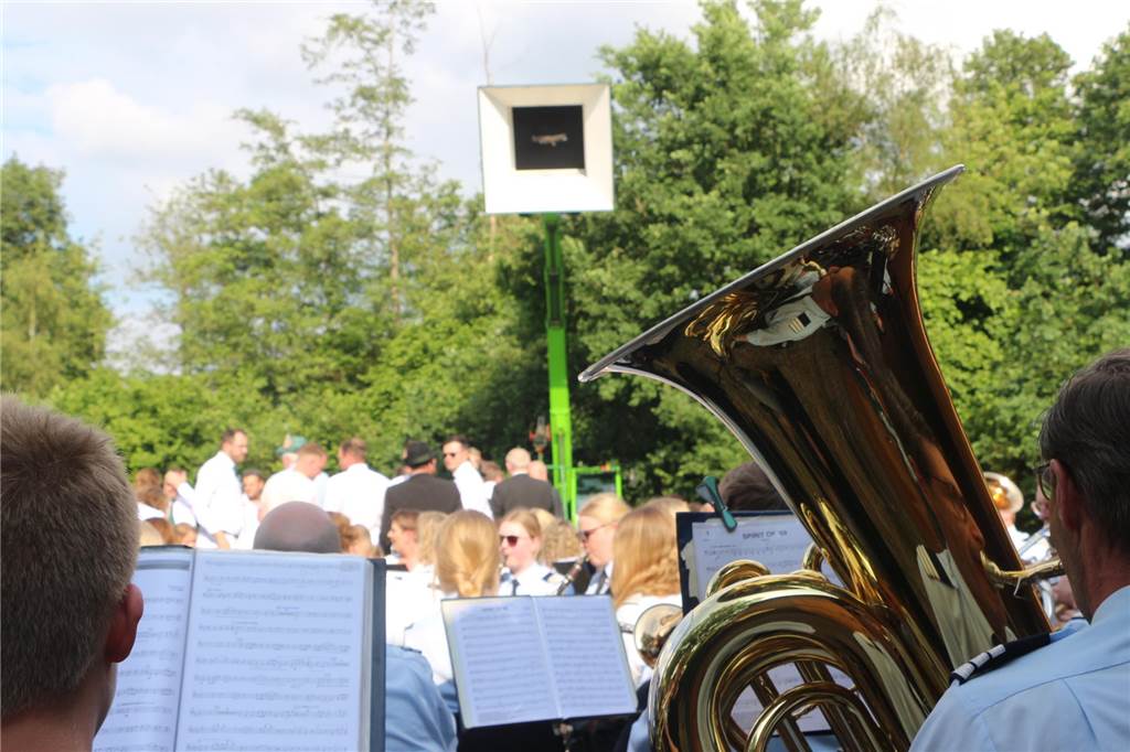 Viele Fotos : Riesenstimmung beim Averbecker Schützenfest nach Rekord-Regentschaft Eine besondere Atmosphäre herrschte am Fronleichnamstag an der Averbecker Schirmschoppe.