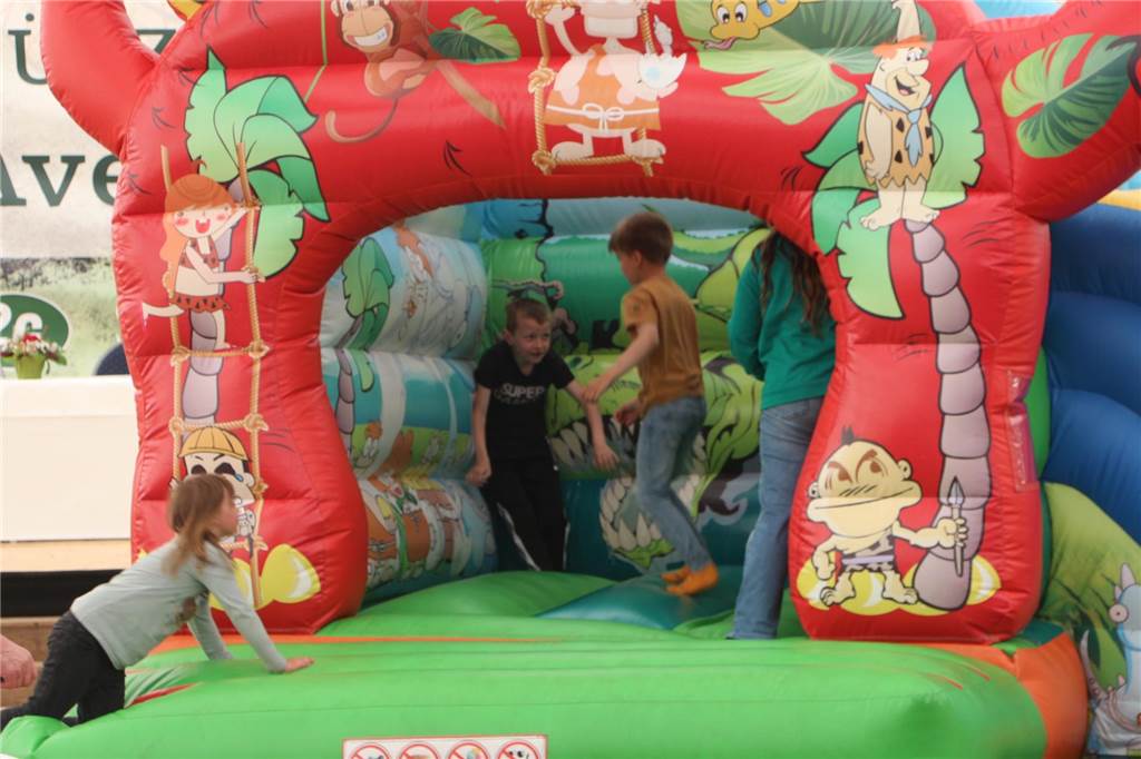 Viele Fotos : Riesenstimmung beim Averbecker Schützenfest nach Rekord-Regentschaft Eine besondere Atmosphäre herrschte am Fronleichnamstag an der Averbecker Schirmschoppe.