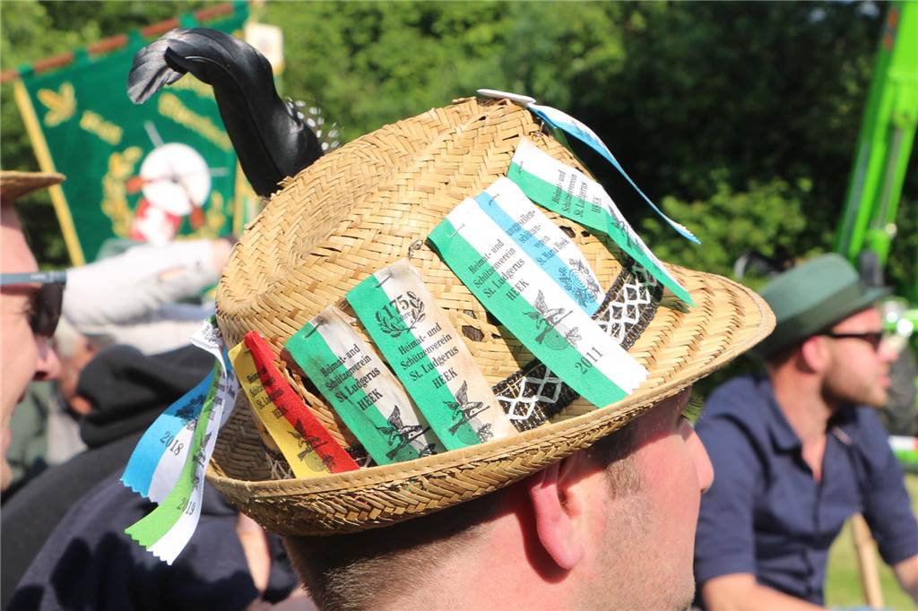 Viele Fotos : Riesenstimmung beim Averbecker Schützenfest nach Rekord-Regentschaft Eine besondere Atmosphäre herrschte am Fronleichnamstag an der Averbecker Schirmschoppe.