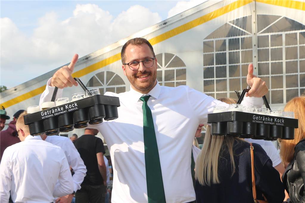 Viele Fotos : Riesenstimmung beim Averbecker Schützenfest nach Rekord-Regentschaft Eine besondere Atmosphäre herrschte am Fronleichnamstag an der Averbecker Schirmschoppe.