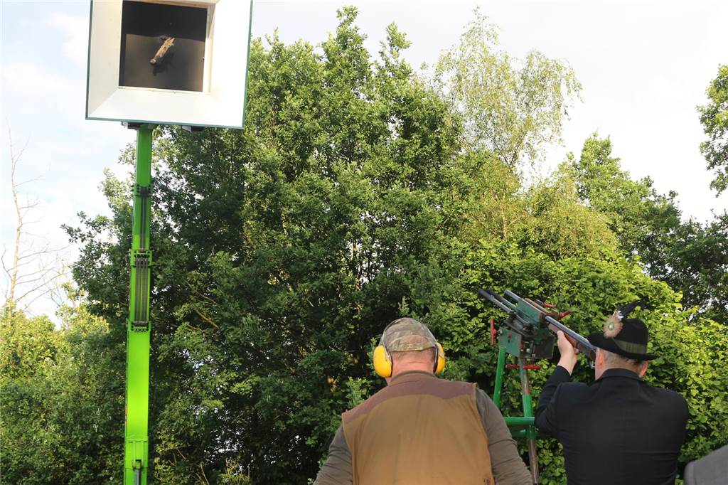 Viele Fotos : Riesenstimmung beim Averbecker Schützenfest nach Rekord-Regentschaft Eine besondere Atmosphäre herrschte am Fronleichnamstag an der Averbecker Schirmschoppe.