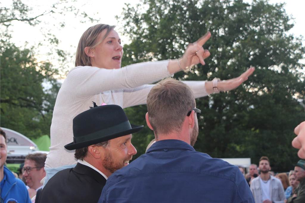 Viele Fotos : Riesenstimmung beim Averbecker Schützenfest nach Rekord-Regentschaft Eine besondere Atmosphäre herrschte am Fronleichnamstag an der Averbecker Schirmschoppe.