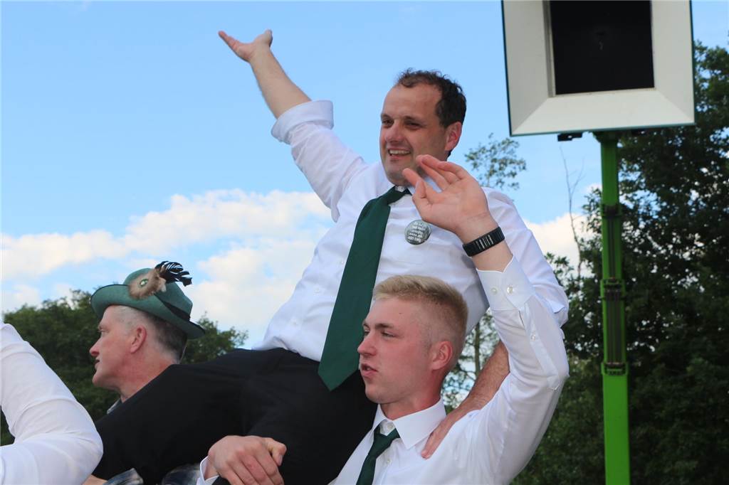 Viele Fotos : Riesenstimmung beim Averbecker Schützenfest nach Rekord-Regentschaft Eine besondere Atmosphäre herrschte am Fronleichnamstag an der Averbecker Schirmschoppe.