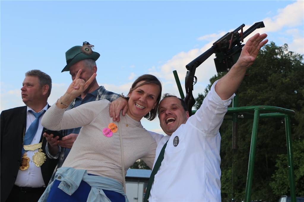 Viele Fotos : Riesenstimmung beim Averbecker Schützenfest nach Rekord-Regentschaft Eine besondere Atmosphäre herrschte am Fronleichnamstag an der Averbecker Schirmschoppe.