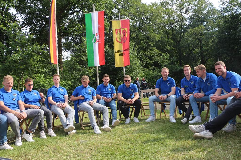 Viele Fotos : Riesenstimmung beim Averbecker Schützenfest nach Rekord-Regentschaft Eine besondere Atmosphäre herrschte am Fronleichnamstag an der Averbecker Schirmschoppe.