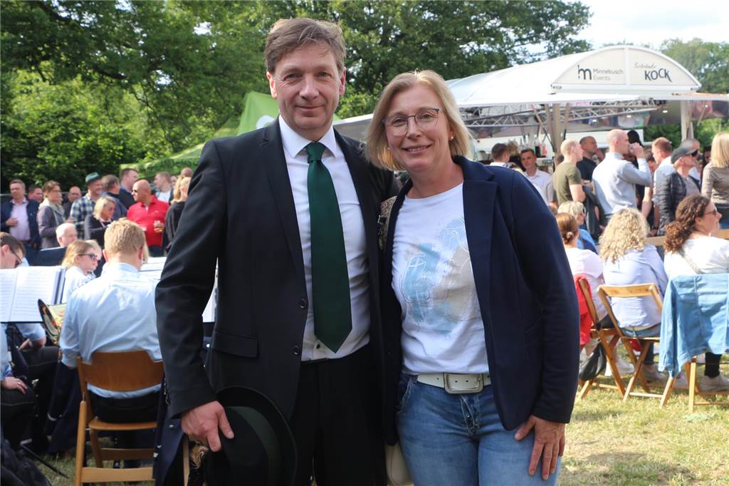 Viele Fotos : Riesenstimmung beim Averbecker Schützenfest nach Rekord-Regentschaft Eine besondere Atmosphäre herrschte am Fronleichnamstag an der Averbecker Schirmschoppe.