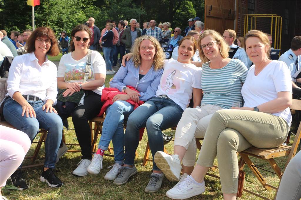 Viele Fotos : Riesenstimmung beim Averbecker Schützenfest nach Rekord-Regentschaft Eine besondere Atmosphäre herrschte am Fronleichnamstag an der Averbecker Schirmschoppe.
