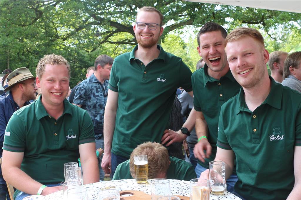 Viele Fotos : Riesenstimmung beim Averbecker Schützenfest nach Rekord-Regentschaft Eine besondere Atmosphäre herrschte am Fronleichnamstag an der Averbecker Schirmschoppe.