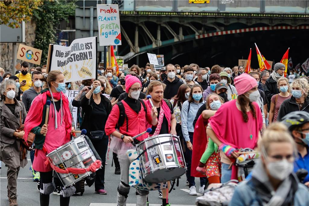 Eine bunte Bewegung: Fridays for Future-Demonstratinnen und Demonstranten beim globalen Klimastreik im September 2020 in Dortmund In einer anderen Stadt ist die Klimabewegung in eine hitzige Debatte über kulturelle Aneignung und Rassismus geraten.