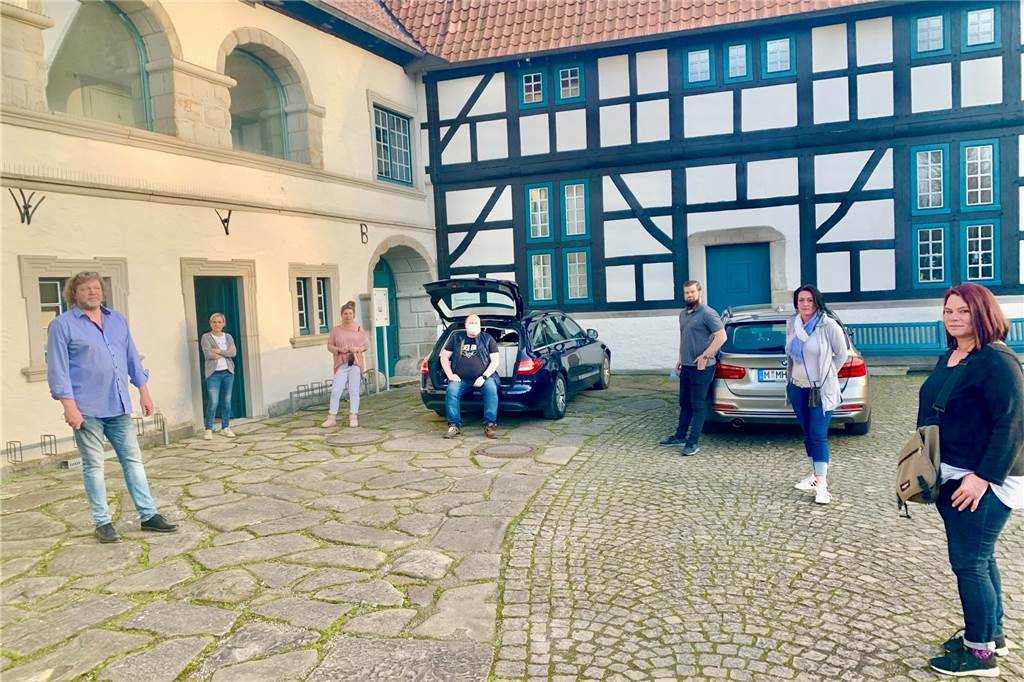 Schloss-Küche bleibt trotz Corona geöffnet: Buntes Team kocht für Obdachlose Eine bunte Truppe trifft sich einmal in der Woche, um für obdachlose Menschen zu kochen.