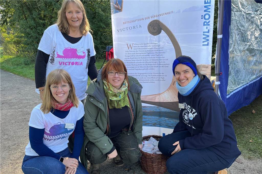 Eine Crew aus Archäologinnen und Museumspädagoginnen