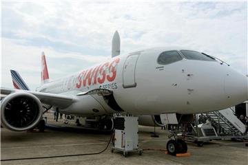 Eine CS100 von Bombardier vor der Eröffnung der weltgrößten Luftfahrtmesse in Le Bourget. Foto: Gerd Roth