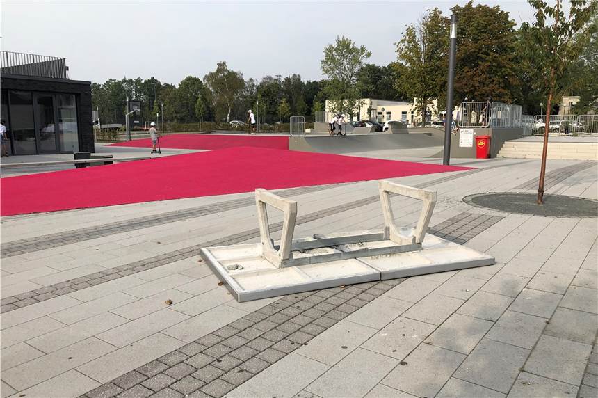 Ärger über Vandalismus im Skatepark: Reaktionen auf die zerstörte Tischtennisplatte Eine der beiden Tischtennisplatten, die am Skatepark stehen, ist von unbekannten Tätern zerstört worden.