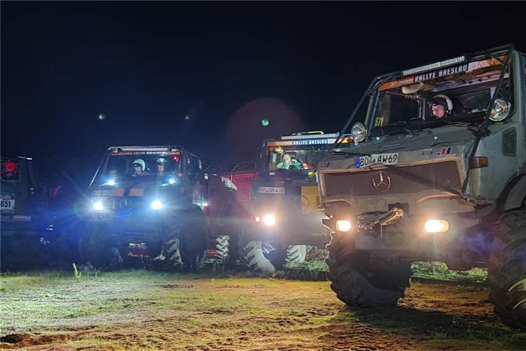 Alfred Wemhoff bei einer Geländerallye mit seinem Unimog.