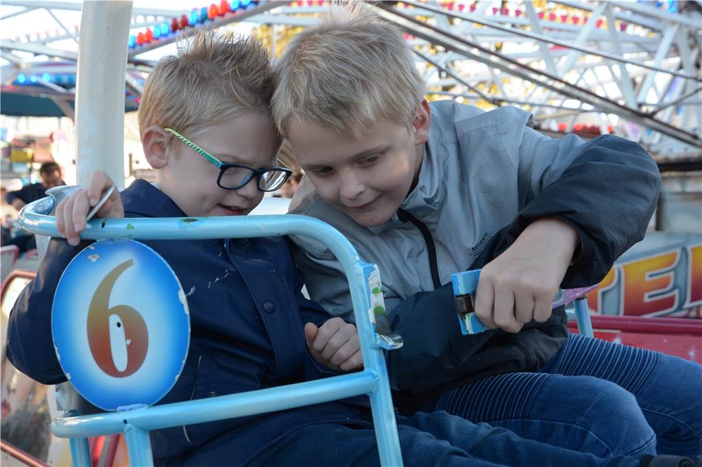 Spenden, Hilfe für Flutopfer, Sim-Jü: Diese Geschichten haben 2021 in Werne Mut gemacht Eine der wenigen großen Veranstaltungen, die im Coronajahr 2021 stattfinden konnten, war Sim-Jü. Das freute sowohl die kleinen als auch die großen Kirmes-Fans. Und: Das Sicherheitskonzept hat gegriffen, die Kirmes war kein Infektions-Treiber.