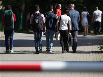Eine Flüchtlingsfamilie auf dem Weg zur Erstaufnahmeeinrichtung in Dortmund. Foto: Ina Fassbender