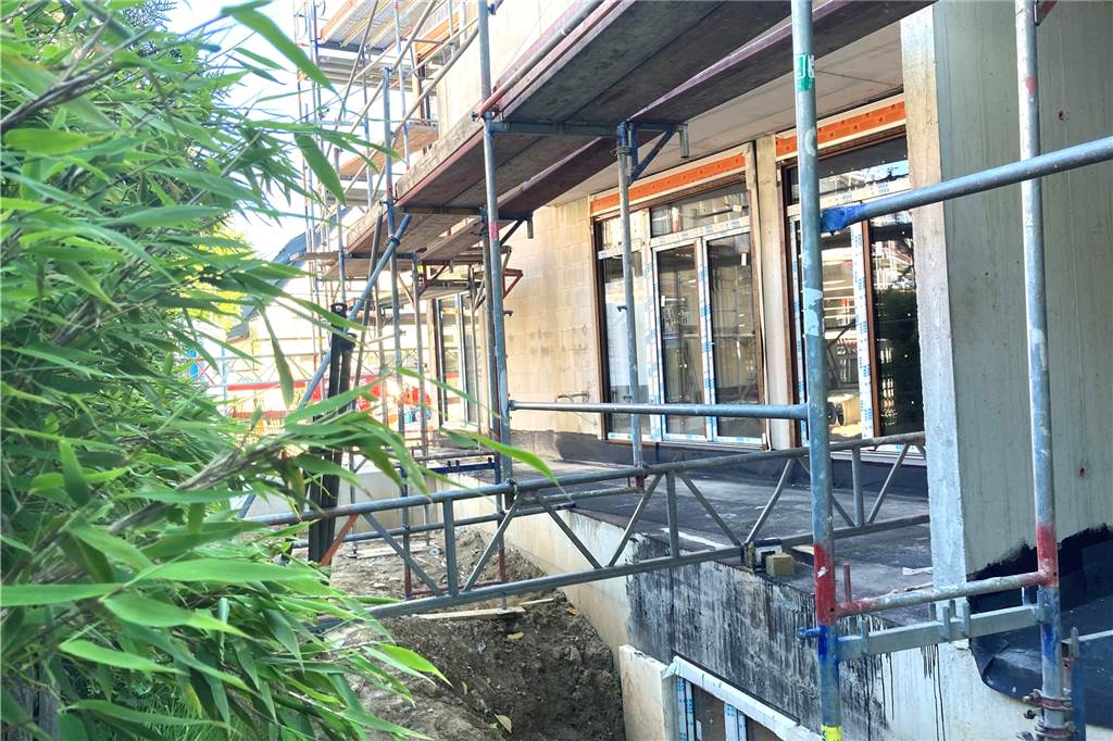 Neubau im Stadtbezirk gerät schon wieder zu groß – Grün als Ausgleich Eine Foto von der Baustelle an der Kirchhörder Straße/Ecke Doldenweg: Richtig viel Platz bleibt hier für eine ausgleichende Begrünung nicht.