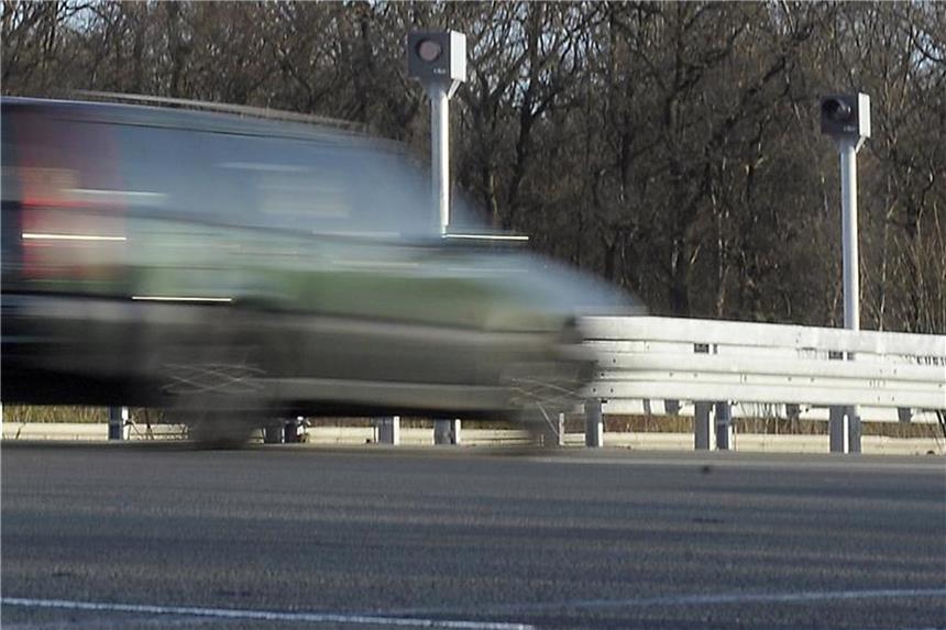 Eine Geschwindigkeitsmessanlage auf der Autobahn. Foto: Dominique Leppin/Archiv