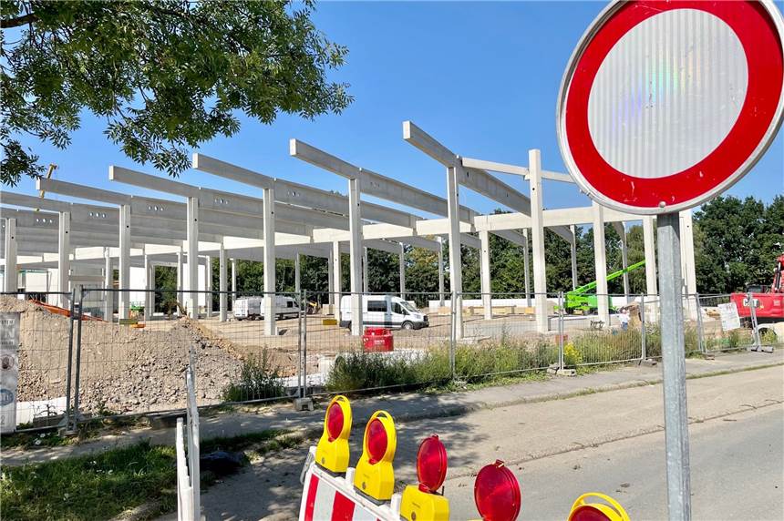 Eine gewaltige Baustelle in direkter Nachbarschaft zur B1.