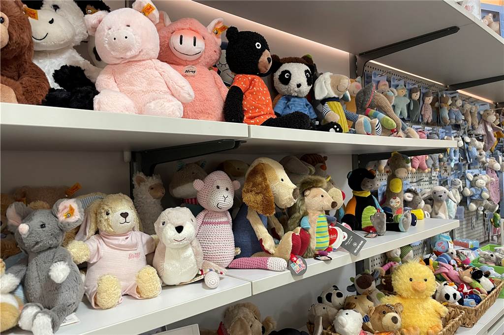 Babyhaus Mönninghoff vor Wiedereröffnung: Sechsfach-Mama ist neue Chefin Eine große Auswahl an Kuscheltieren wird beim Babyhaus Mönninghoff direkt an der Kasse zu finden sein.