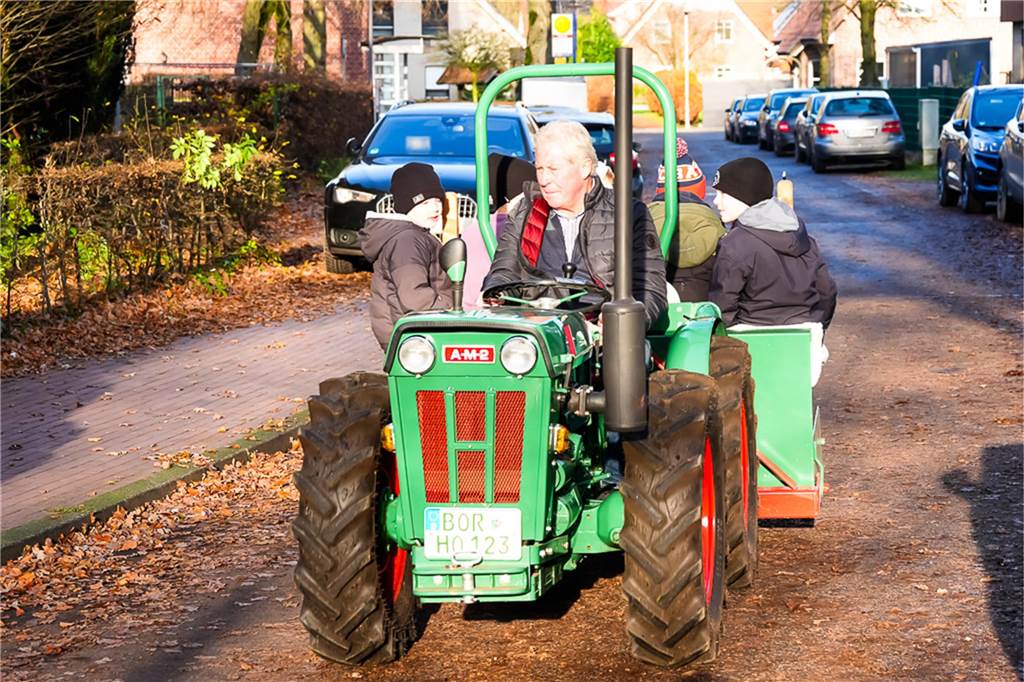 Eine große Auswahl an Weihnachtsdeko und an verschiedenen Speisen wurden den Besuchern des Weihnachtsmarkts in Ellewick geboten. Es war wieder ein geselliger Treffpunkt.