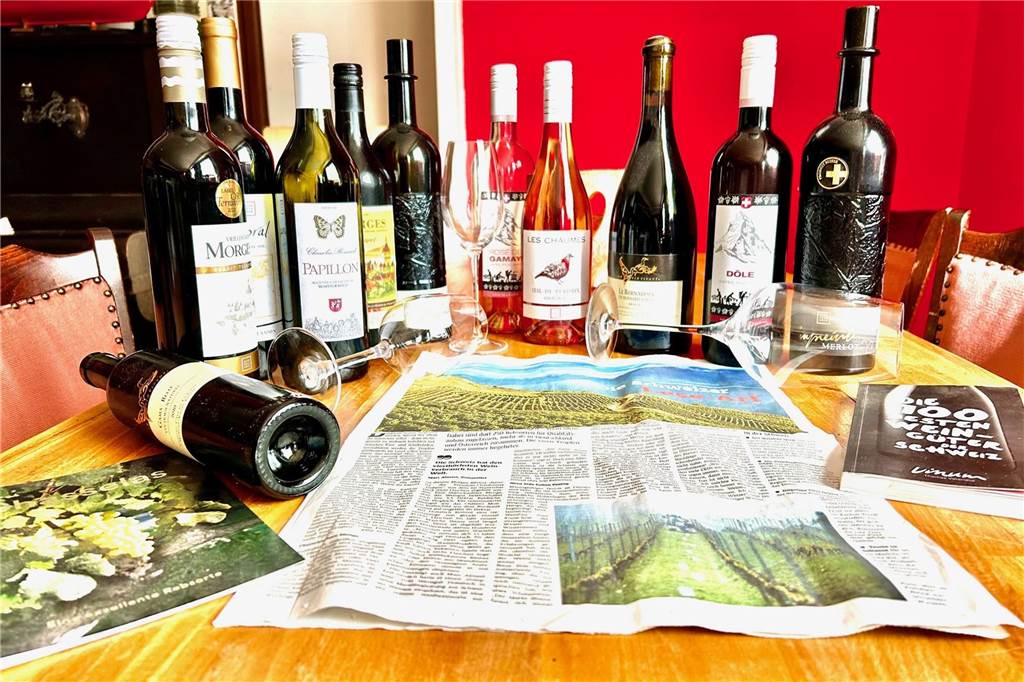 Wein aus der Schweiz: In der Schweizer Bootschaft ist die Auswahl groß Weine aus der Schweiz.
