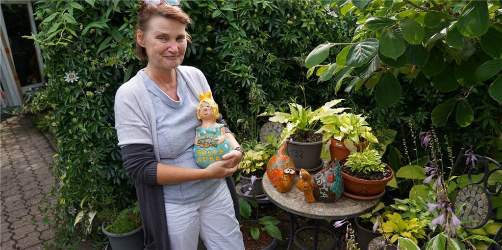 Über 500 Pflanzen: Katrin Walter (52) ist die Königin der Schattengewächse Eine gute Freundin töpferte nach ihrem Vorbild eine Hosta Queen für den Garten.