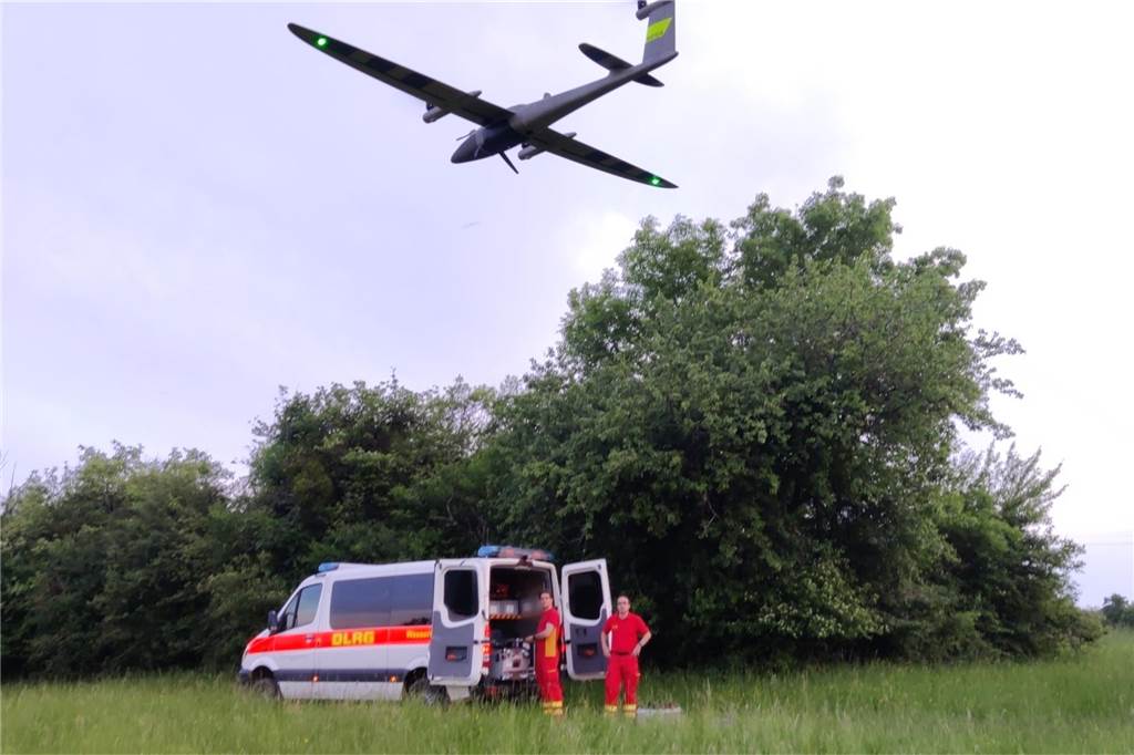 DLRG leistet 9000 Stunden Bade-Aufsicht an Silbersee und Stausee Eine High-Tech-Drohne der DLRG Haltern , die hier vor einem Einsatzfahrzeug startet, lieferte unter anderem beim Hochwasser in Saarbrücken wichtige Aufnahmen aus der Luft.