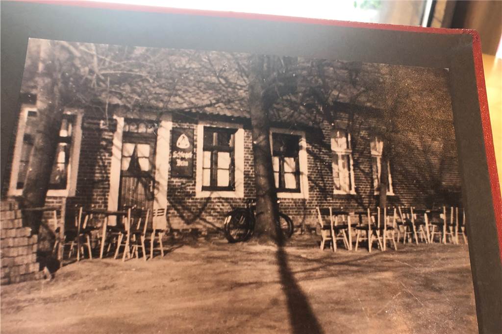 Bei Hermann auf der Höhe: Von der Zollstelle zum Landhotel-Restaurant Eine historische Ansicht der "Hermannshöhe"