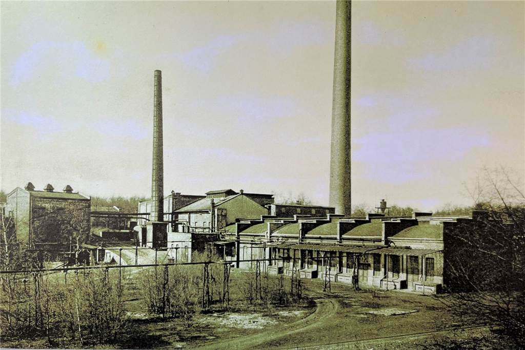 Das missglückte Stauffenberg-Attentat und die Verbindung zu Sythen Eine historische Aufnahme der WASAG-Fabrik in Sythen.